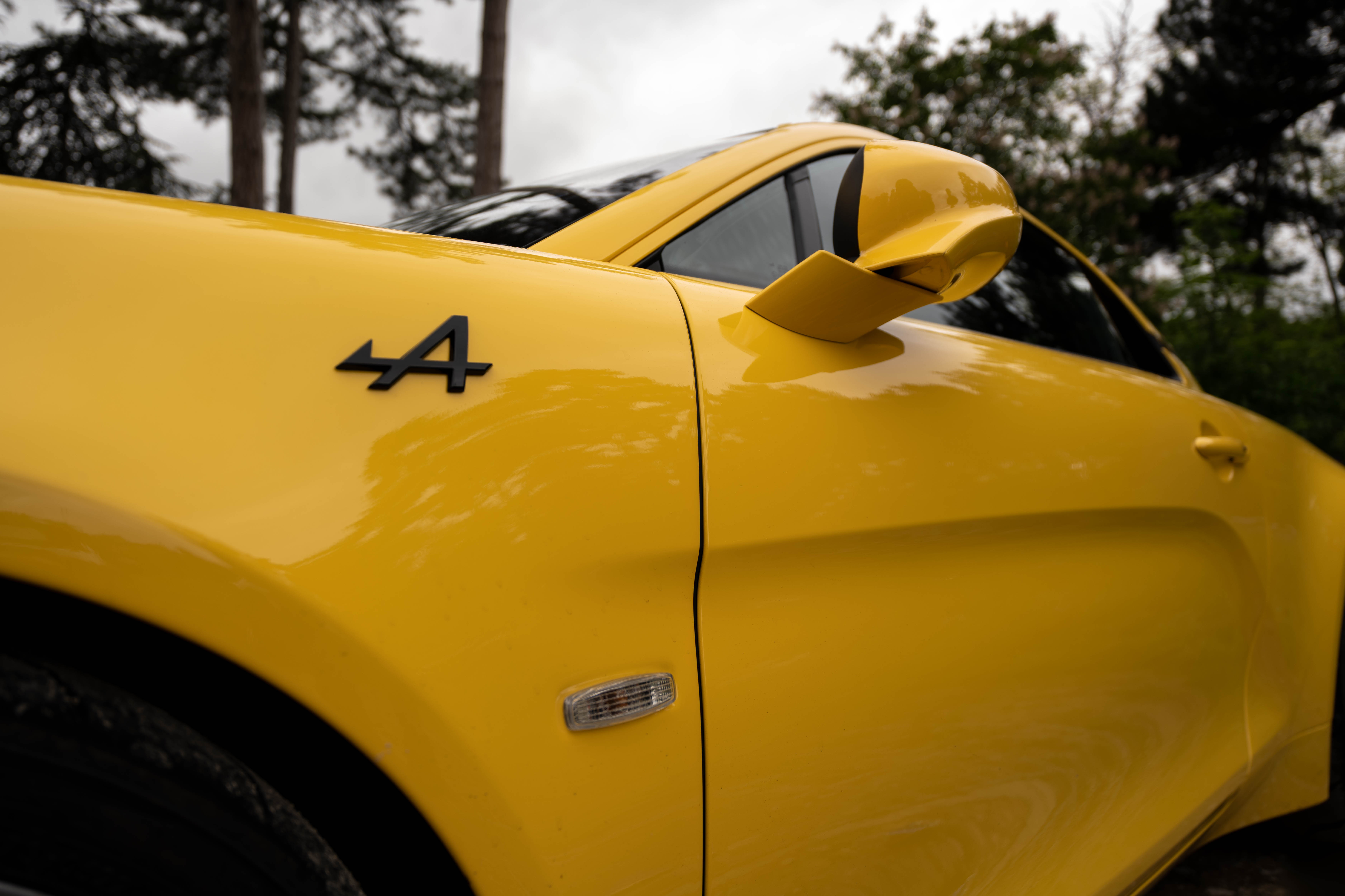 Alpine jaune side