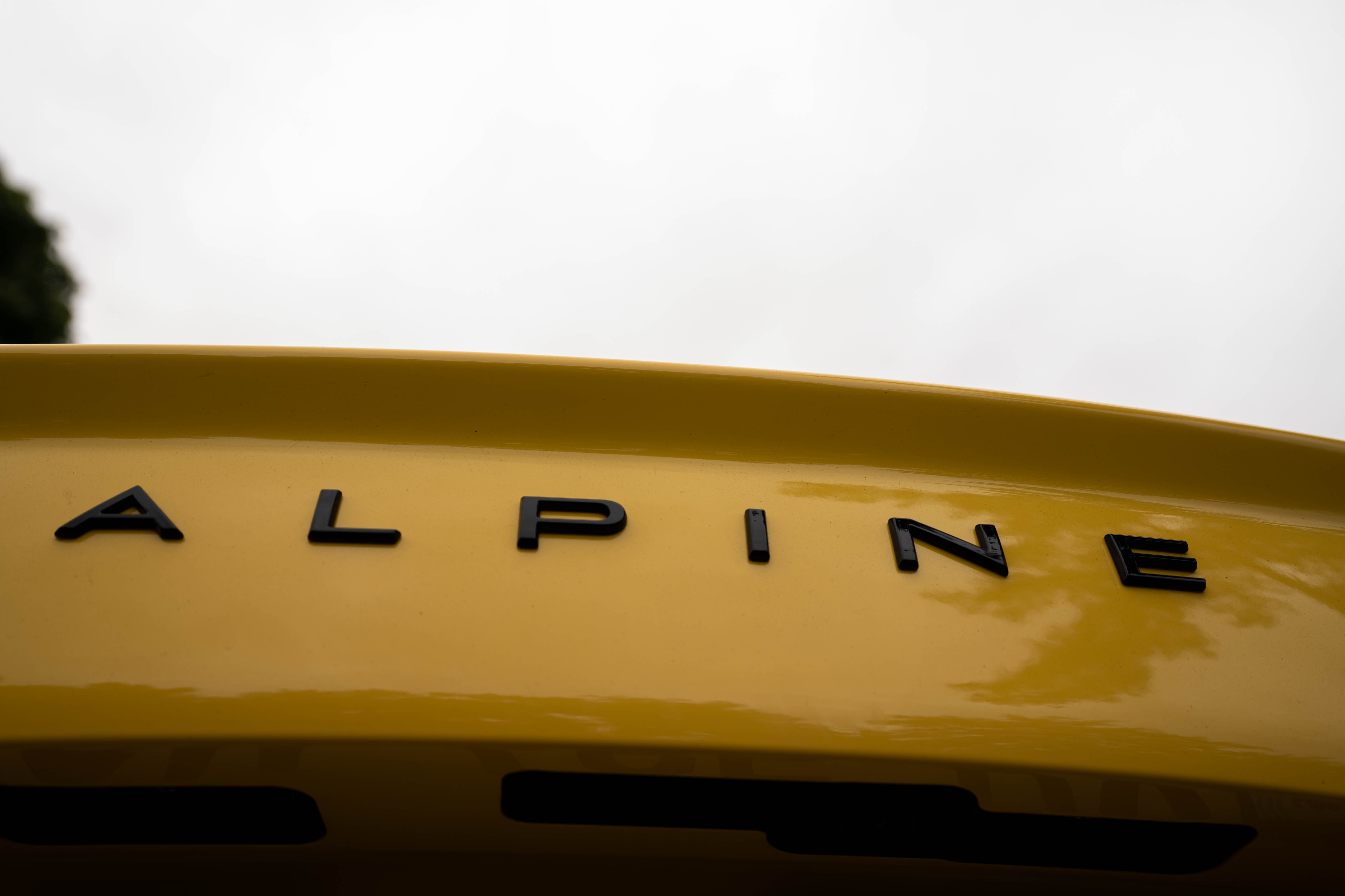 Alpine jaune side logo