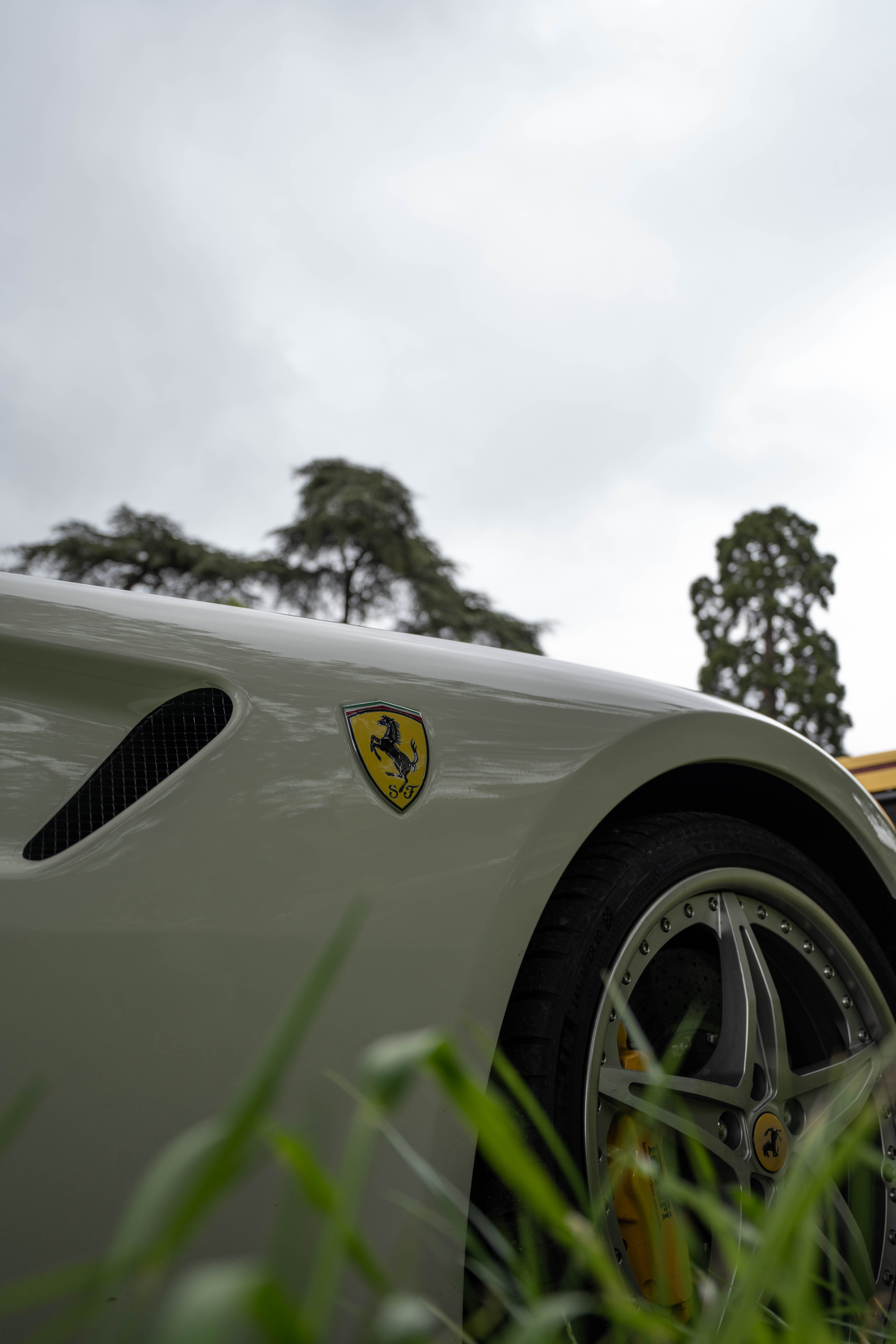 porsche blanche vertical