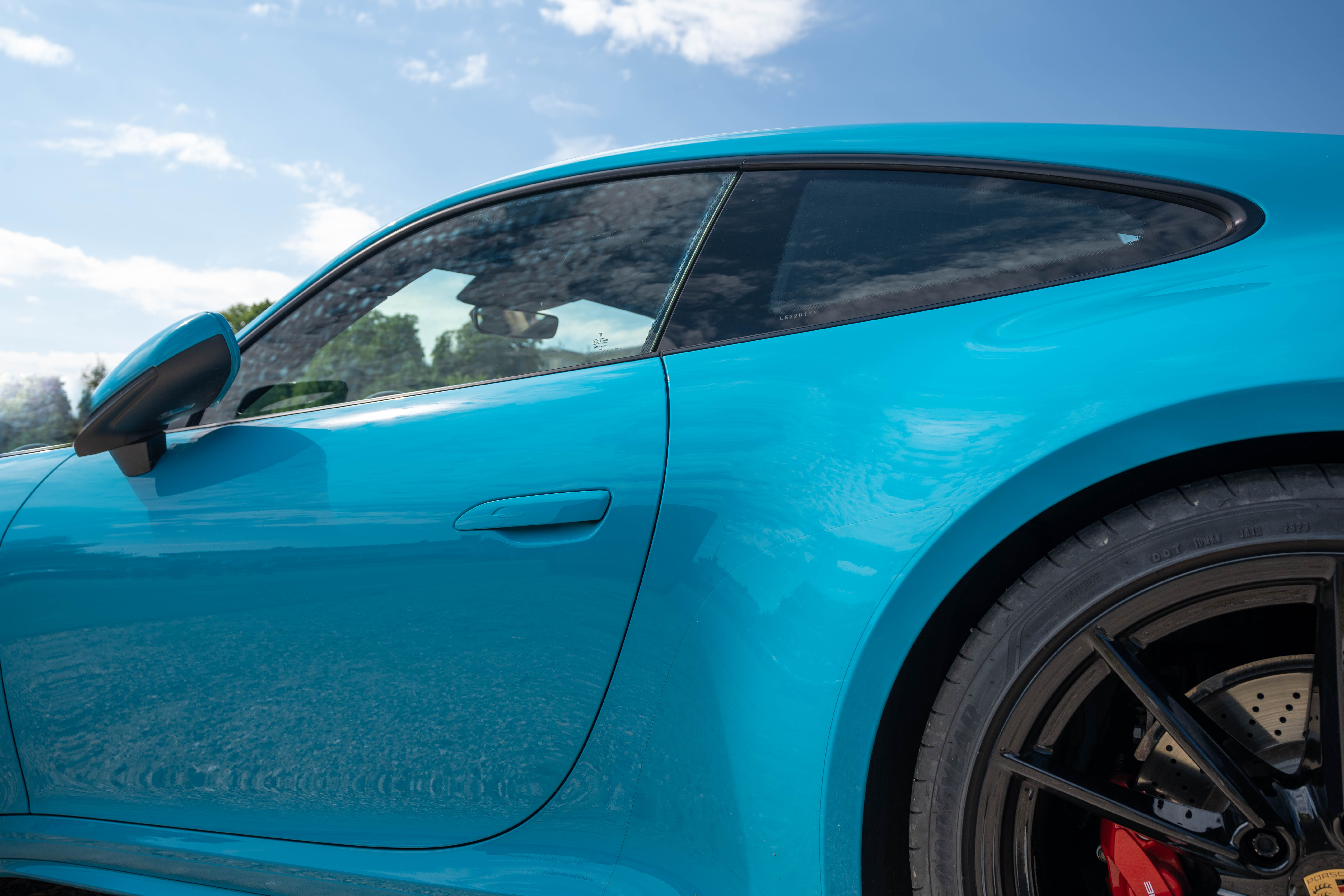porsche bleu azur