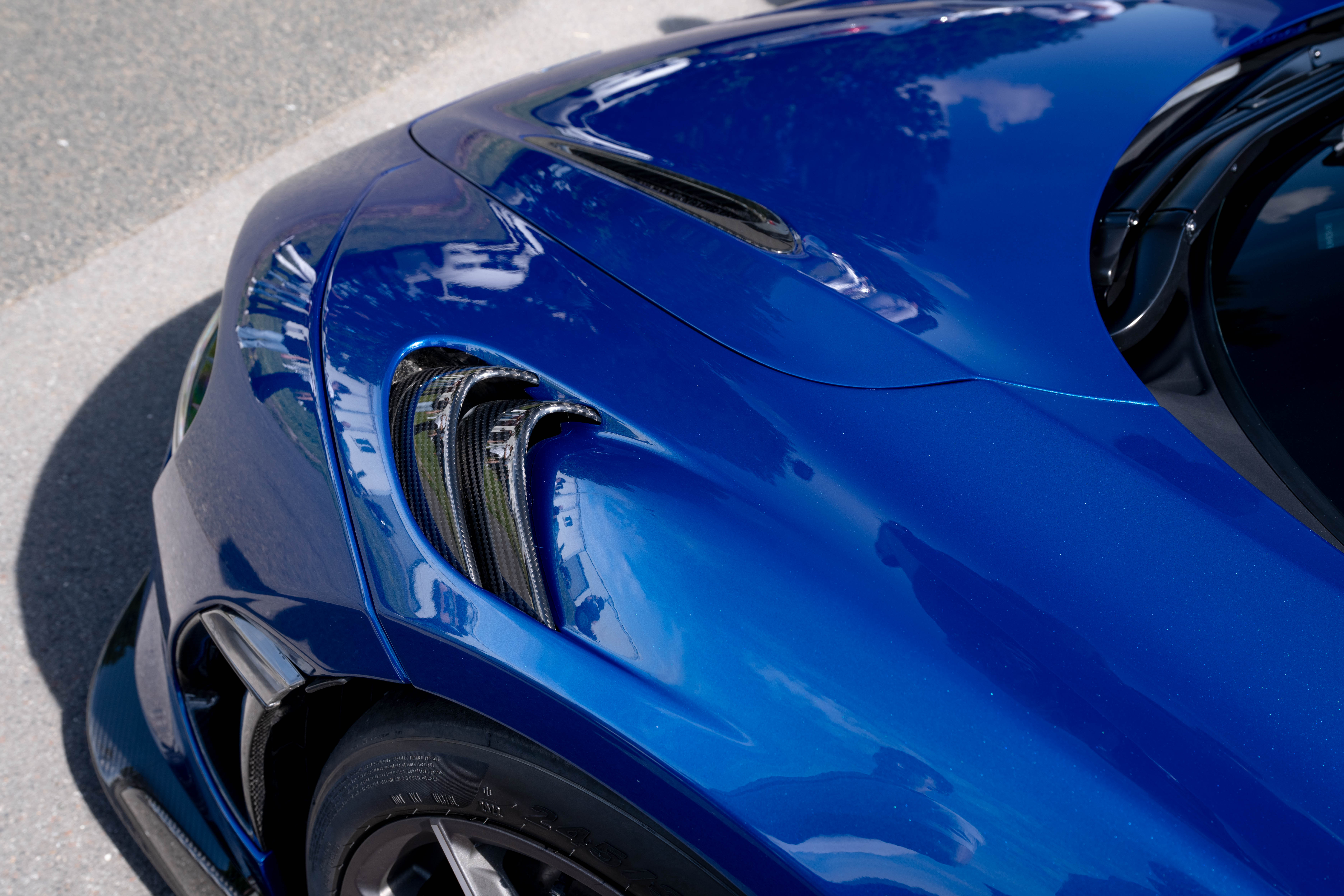 mclaren bleu top view