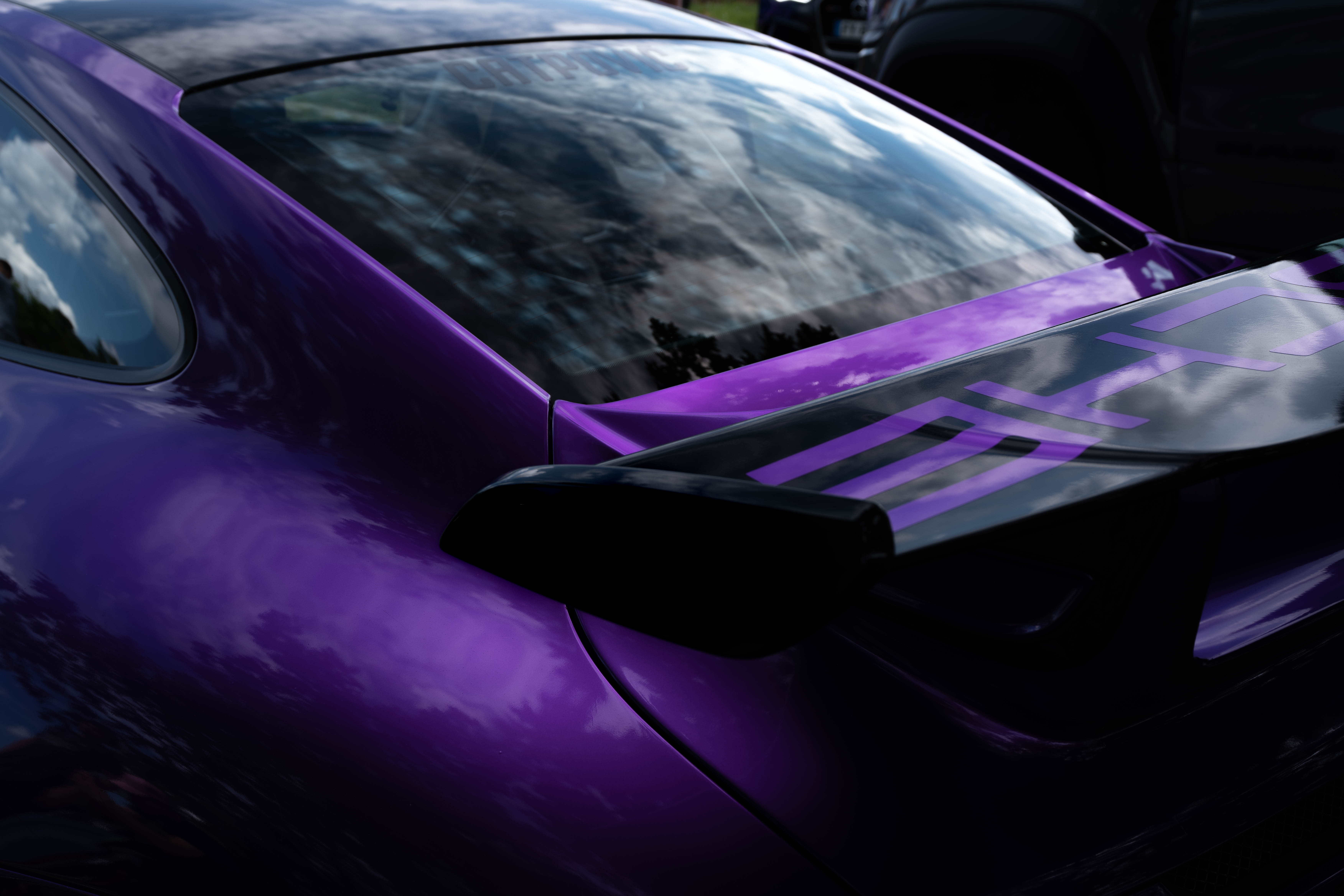Porsche GT3 violette aileron