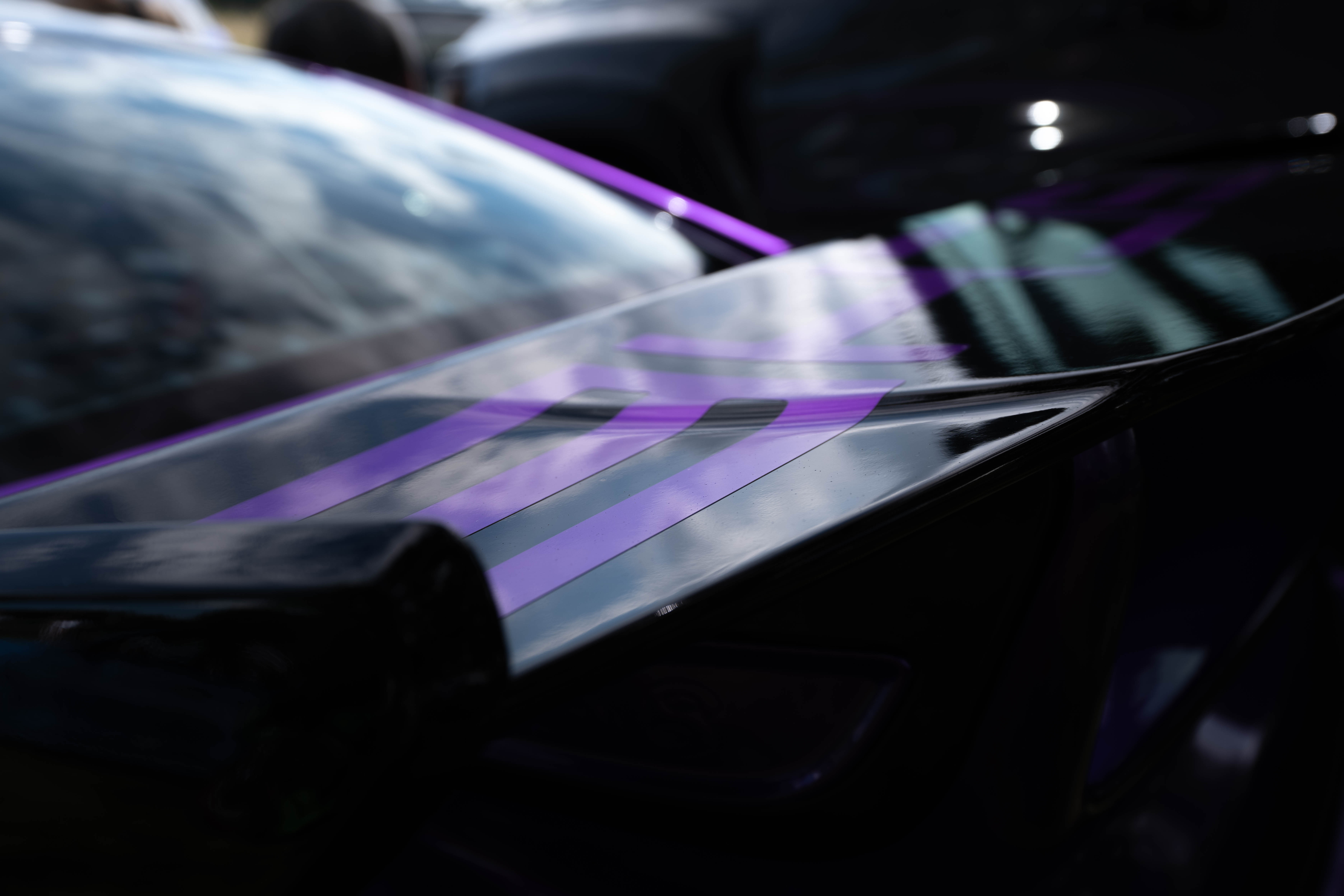 Porsche GT3 violette aileron close up