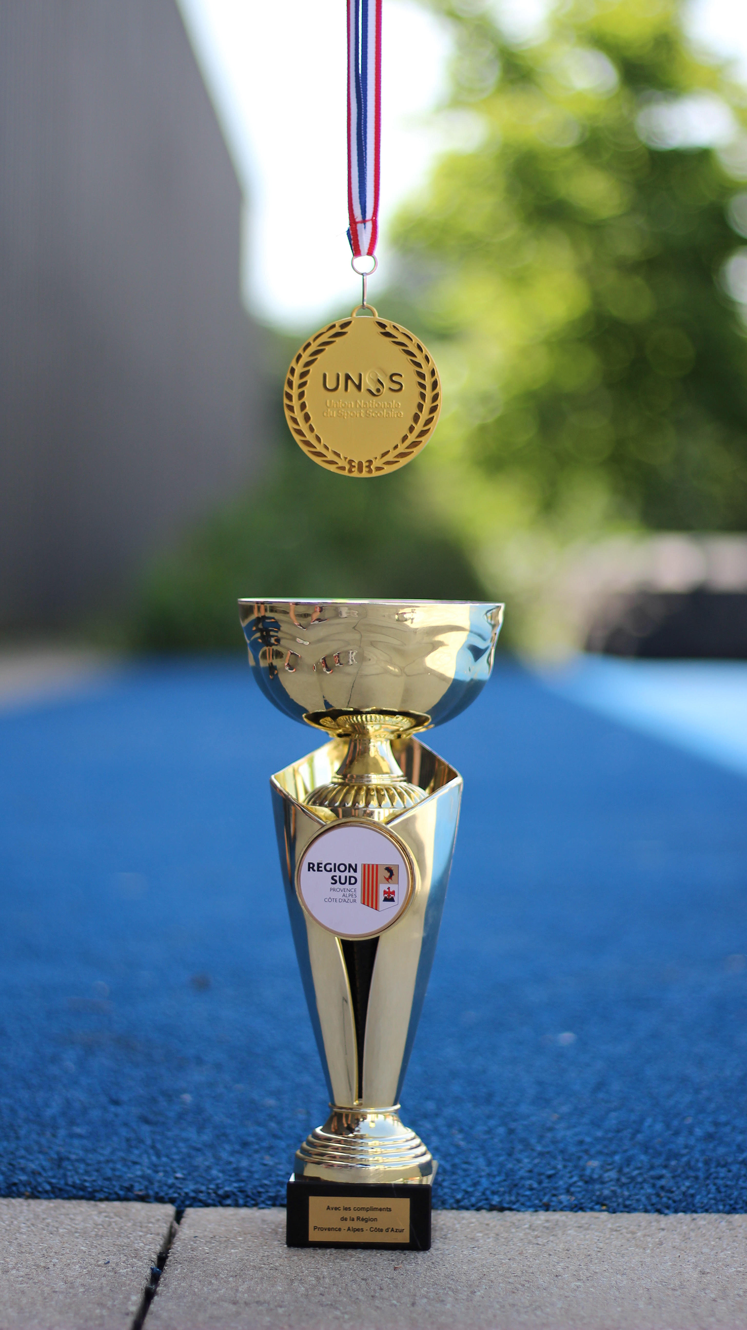 coupe et médaille